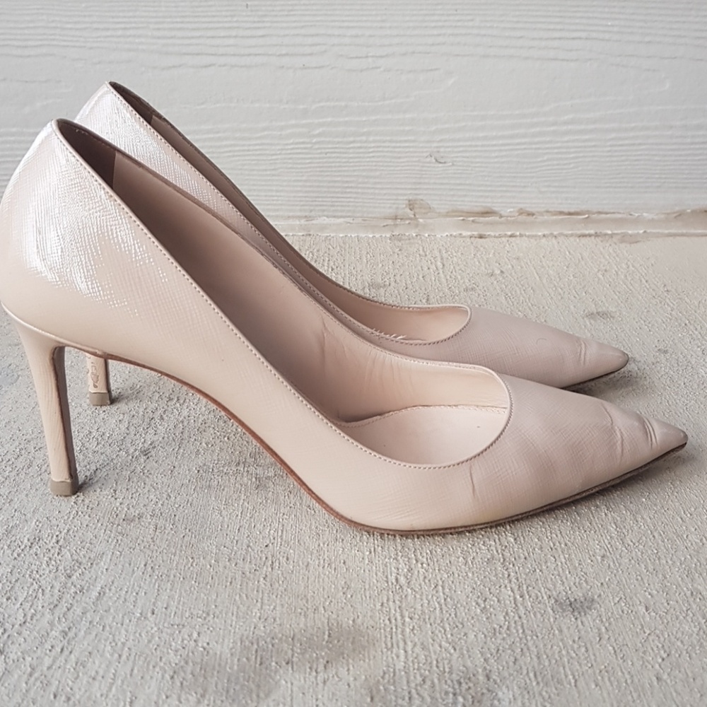 Prada patent saffiano leather pump 37